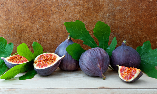 Fig fruit laying on a table